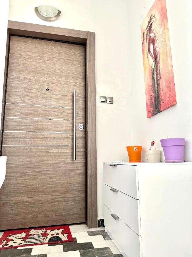 Cozy Apartment With Parking Near The City Center Athen Exterior foto